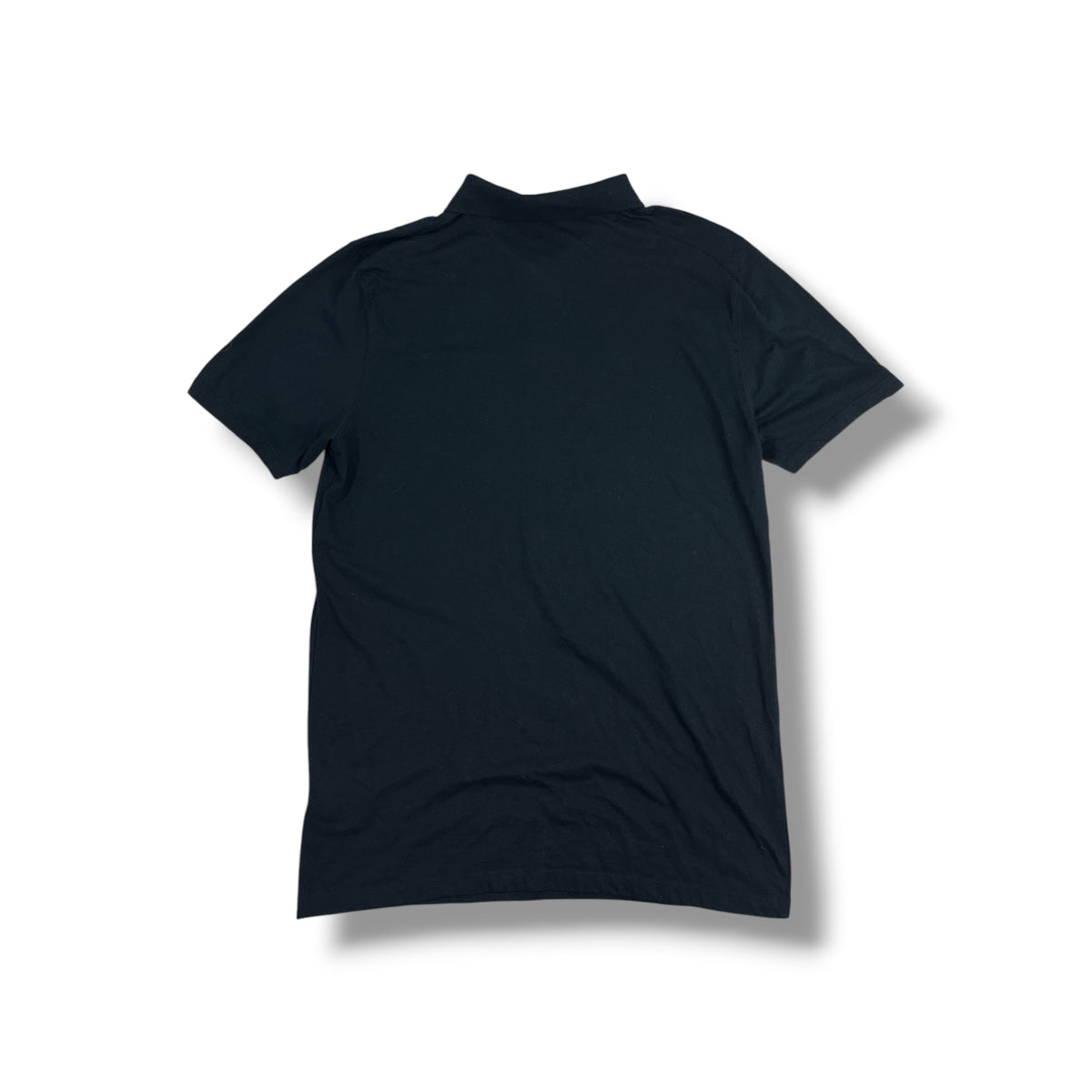 Fotografía real de espalda de polera polo Volcom