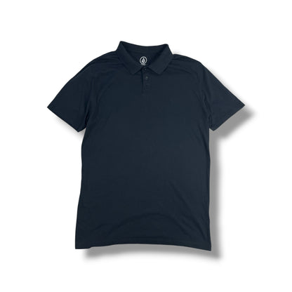 Fotografía real frontal de polera polo Volcom